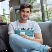 Joven y carismático profesor de Matemáticas y Programación con muchas ganas de enseñar